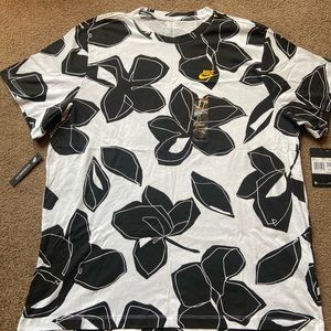 NWT Nike tropical tshirt